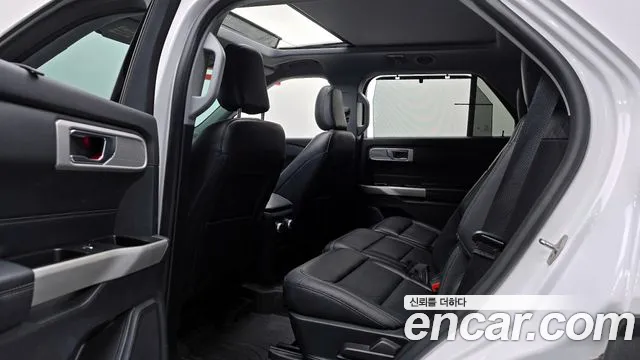 Ford Explorer 2021 — фото 12