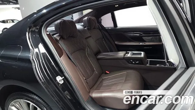BMW 7-Series 2016 — фото 10