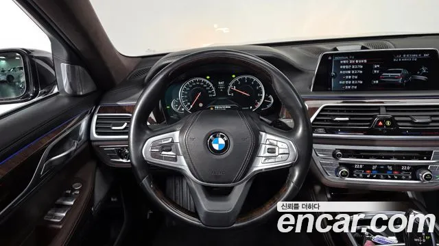 BMW 7-Series 2016 — фото 12
