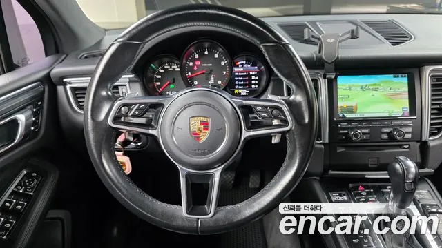 Porsche Macan 2015 — фото 14
