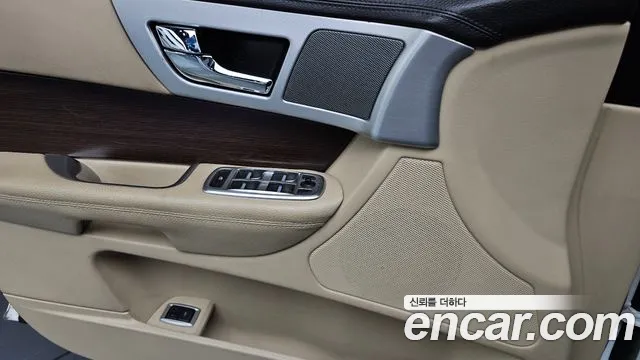 Jaguar XF 2013 — фото 17