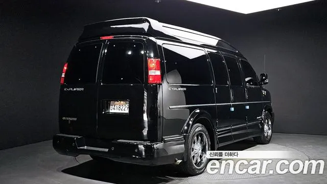 Chevrolet Express Van 2017 — фото 2
