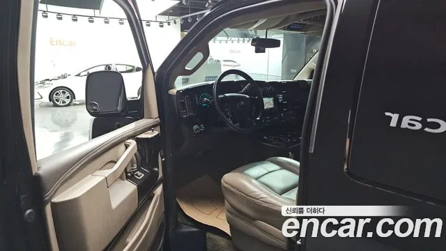 Chevrolet Express Van 2017 — фото 10
