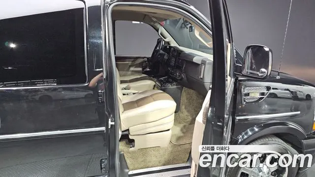 Chevrolet Express Van 2017 — фото 11