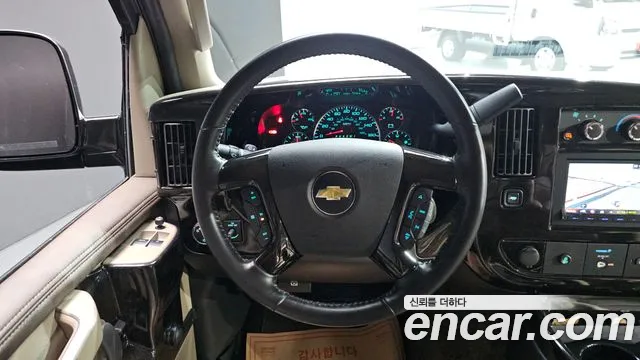 Chevrolet Express Van 2017 — фото 13