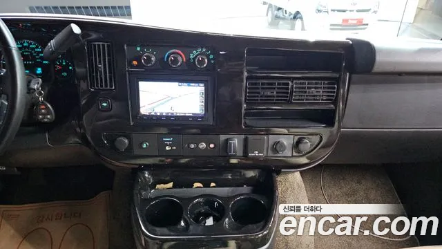Chevrolet Express Van 2017 — фото 14