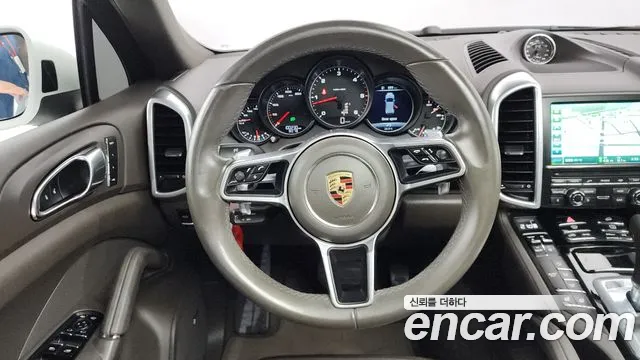 Porsche Cayenne 2016 — фото 13