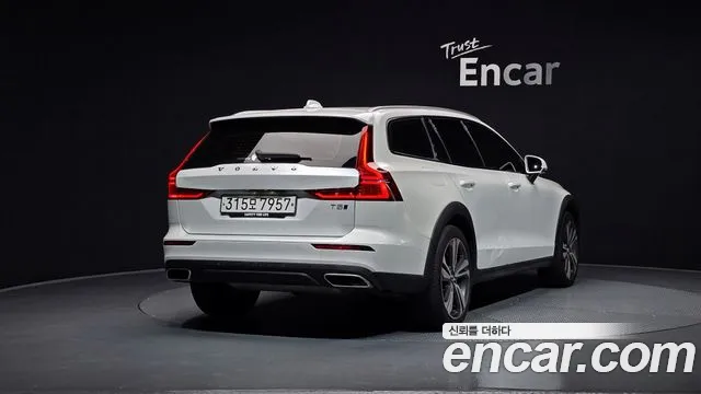 Volvo V60 2020 — фото 2