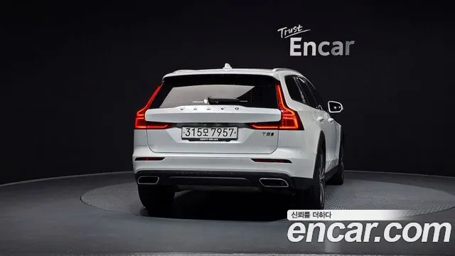 Volvo V60 2020 — фото 4