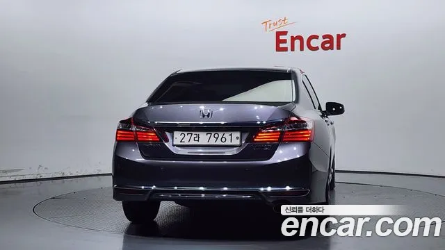 Honda Accord 2017 — фото 4