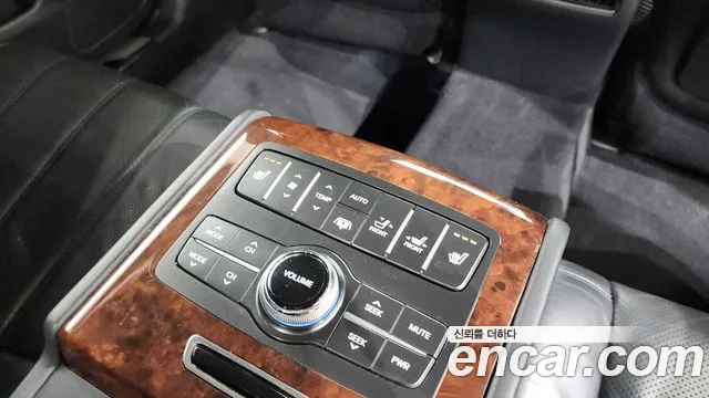 Hyundai Equus 2010 — фото 19