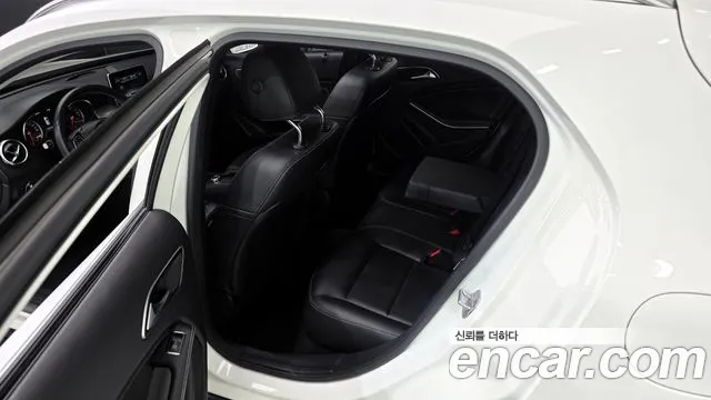 Mercedes-Benz GLA-Class 2018 — фото 11
