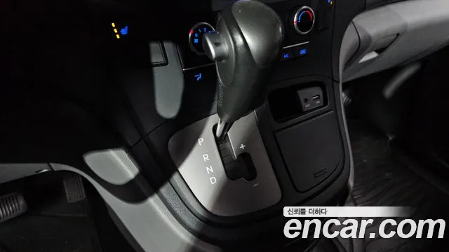 Hyundai Starex 2019 — фото 9