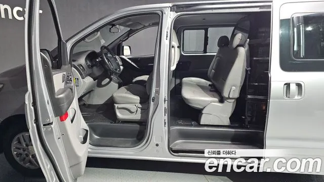 Hyundai Starex 2019 — фото 10