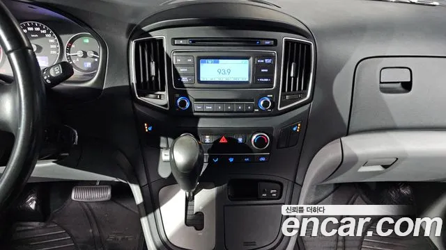 Hyundai Starex 2019 — фото 14
