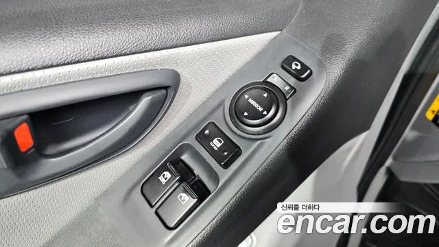 Hyundai Starex 2019 — фото 15