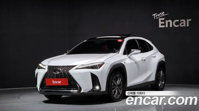 Lexus UX 2024 — фото 1