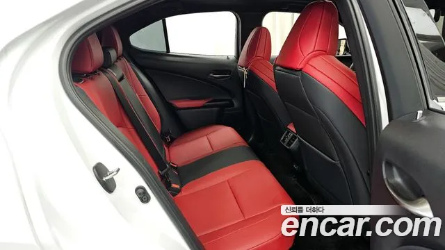 Lexus UX 2024 — фото 12
