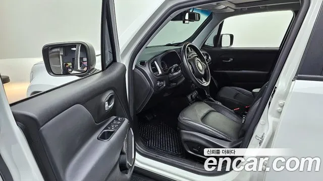 Jeep Renegade 2019 — фото 10