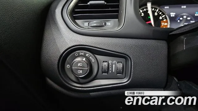 Jeep Renegade 2019 — фото 16
