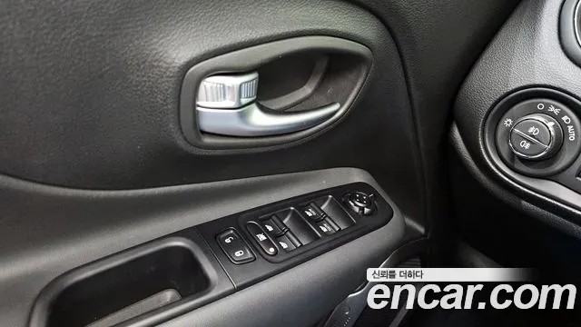 Jeep Renegade 2019 — фото 17