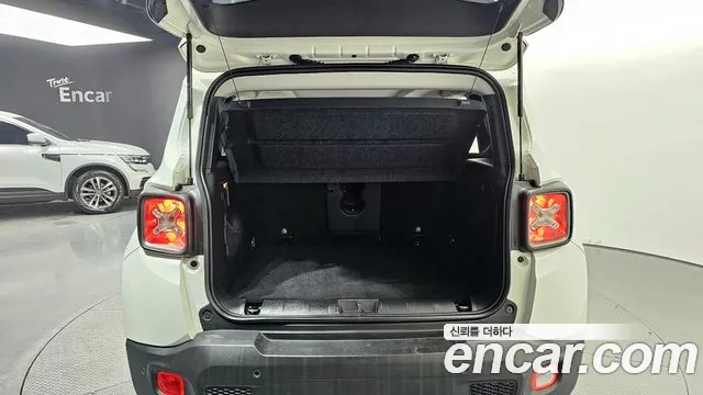 Jeep Renegade 2019 — фото 20