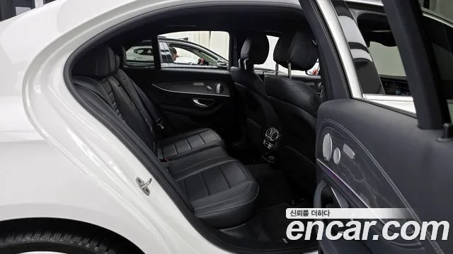 Mercedes-Benz E-Class 2021 — фото 12