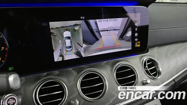 Mercedes-Benz E-Class 2021 — фото 15