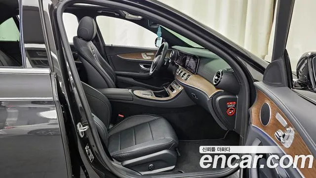 Mercedes-Benz E-Class 2021 — фото 11