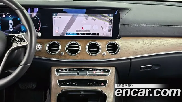 Mercedes-Benz E-Class 2021 — фото 14