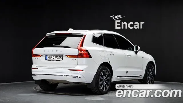 Volvo XC60 2023 — фото 2