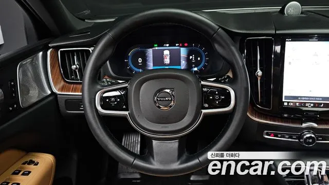 Volvo XC60 2023 — фото 13