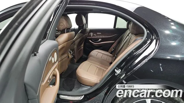 Mercedes-Benz E-Class 2021 — фото 11