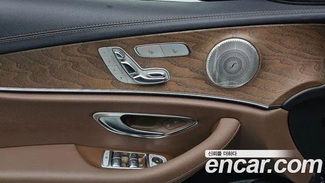 Mercedes-Benz E-Class 2021 — фото 12