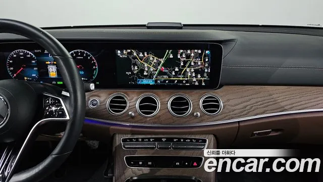 Mercedes-Benz E-Class 2021 — фото 15