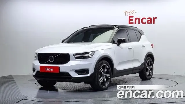 Volvo XC40 2021 — фото 1