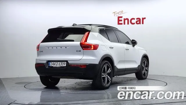 Volvo XC40 2021 — фото 2