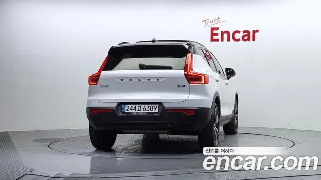 Volvo XC40 2021 — фото 4
