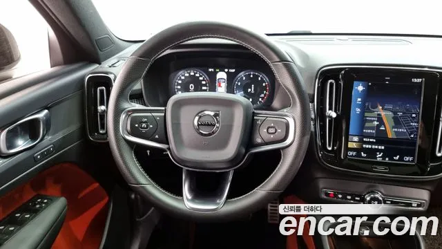 Volvo XC40 2021 — фото 13