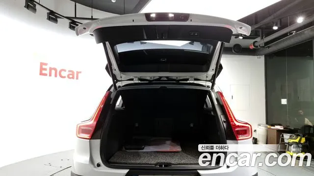 Volvo XC40 2021 — фото 20