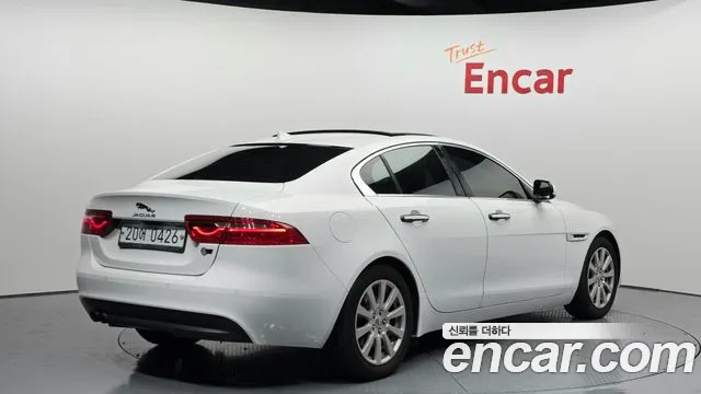 Jaguar XE 2016 — фото 2