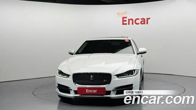 Jaguar XE 2016 — фото 3