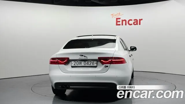 Jaguar XE 2016 — фото 4