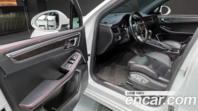 Porsche Macan 2018 — фото 11