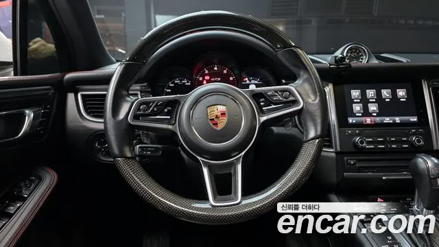 Porsche Macan 2018 — фото 13