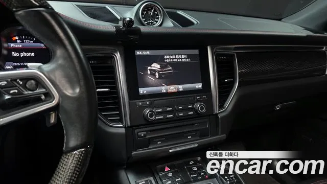 Porsche Macan 2018 — фото 14