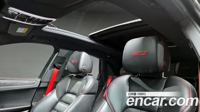 Porsche Macan 2018 — фото 19