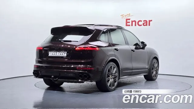 Porsche Cayenne 2016 — фото 2