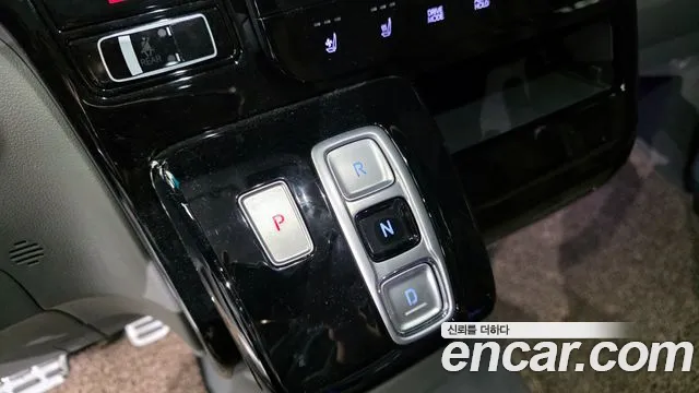 Hyundai Staria 2023 — фото 9