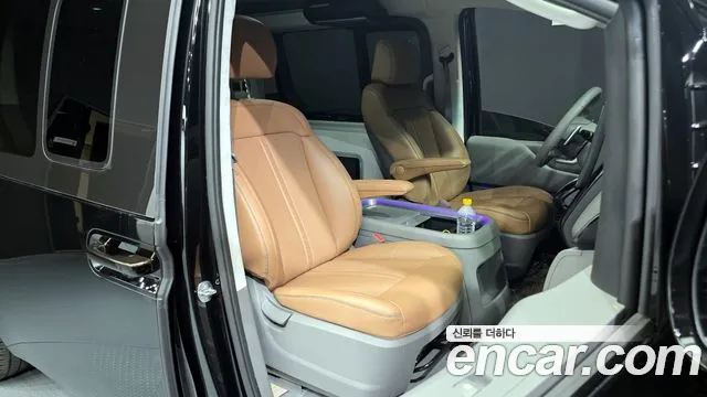 Hyundai Staria 2023 — фото 11